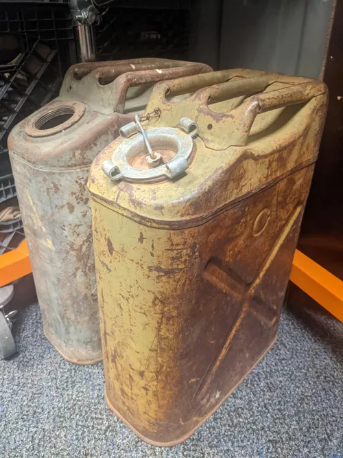 jerrycans vintage 