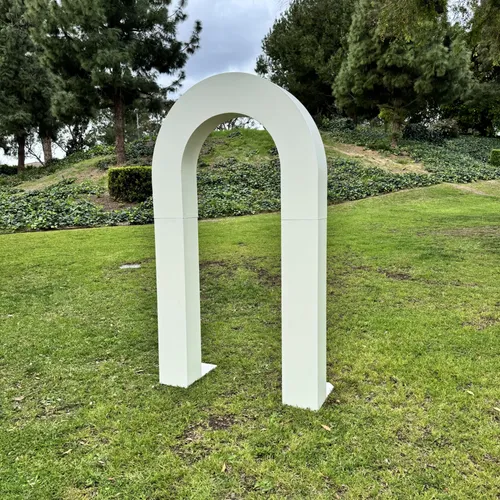 7x4 White 3D Arch Backdrop