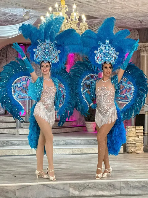 2 VEGAS STYLE SHOWGIRLS 4 HOURS