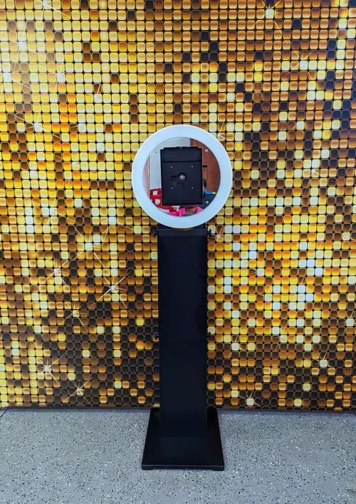 Deluxe Digi Photo Booth Day Rental -UP TO 6 HOURS 