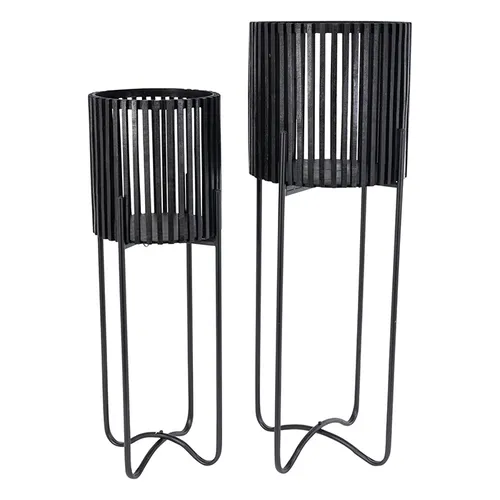 Black on stand s2 planter