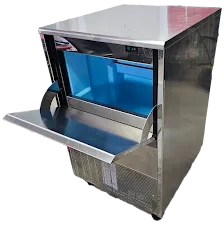 Eiswürfelmaschine / Eiswürfelbereiter