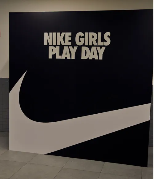 8'x8' wall with 2' returns - open back 