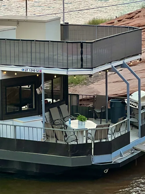 75' Houseboat (Halls Crossing)