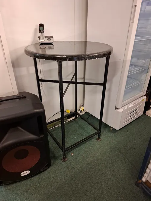 Bar Leaner Round (750mm x 1050mm)