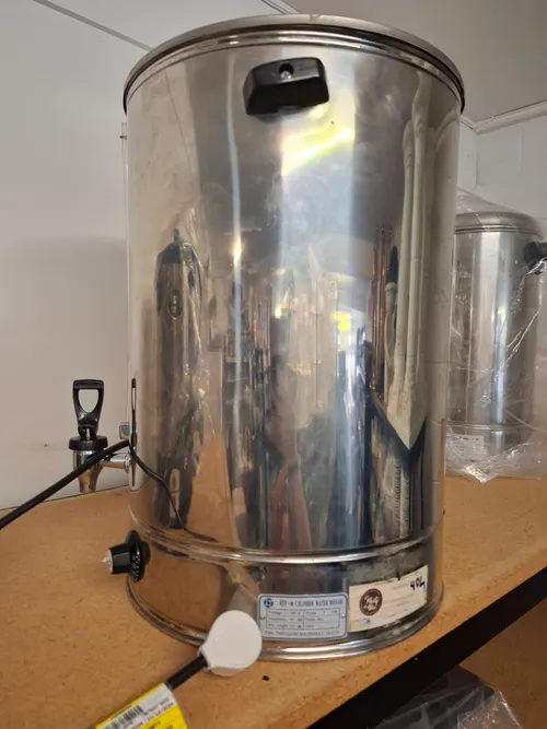 Hot Water Urn 40L ( 12.5 + power socket needed for plug)