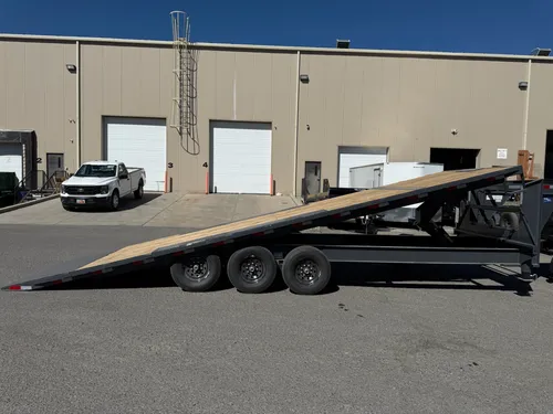 26' Lamar Gooseneck, Tilt Deck, Deckover, 21,000 Lbs GVWR