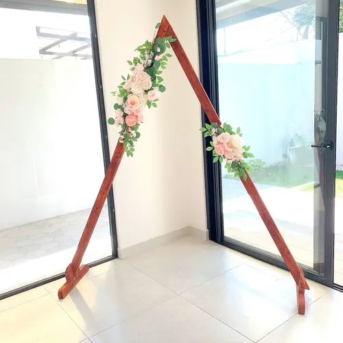 Arco triangular con arreglo floral B