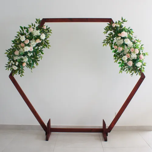 Arco hexagonal con arreglo floral