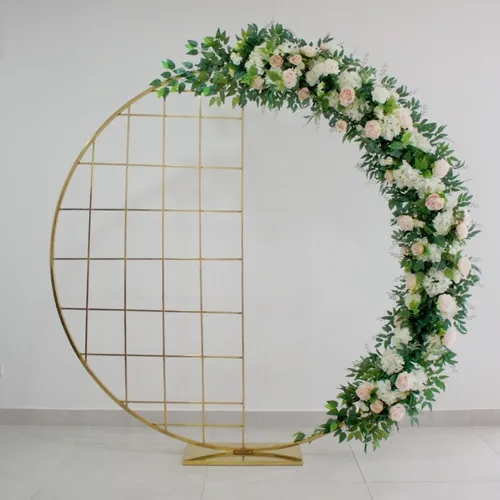 Arco oriental con arreglo floral