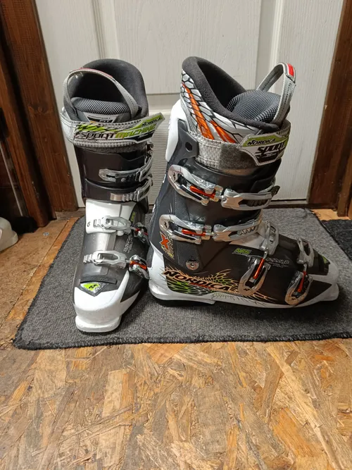 Síbakancs (2353) 28.0 / 43 325mm Nordica Sportmachine