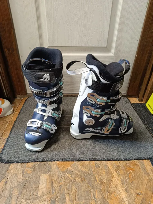Síbakancs (2431) 23.5 / 37 275mm Nordica Sportmachine