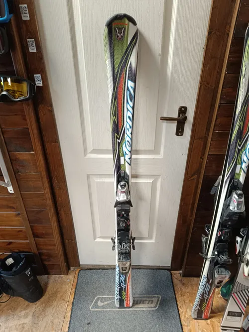 Síléc (2239) 144 Nordica Sportmachine