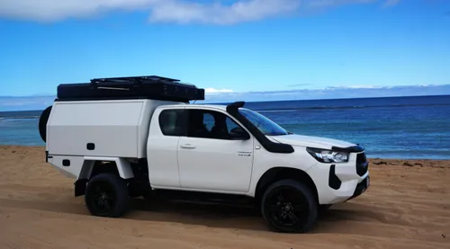 Toyota Hilux SR 4x4 Crew Cab (4 Seats)