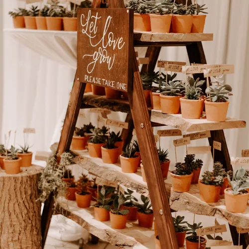 4ft WOODEN LADDER SHELF - BROWN 