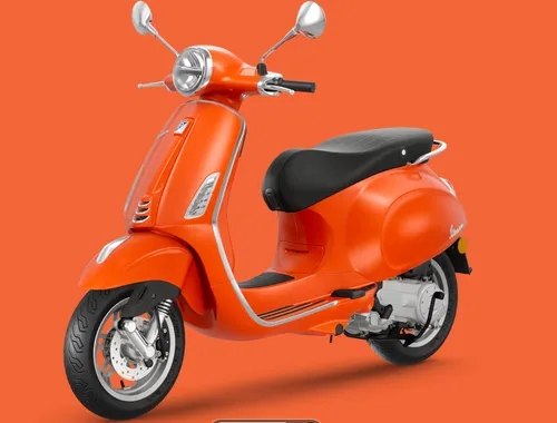 Vespa Primavera 125cc with trunk, model 2025