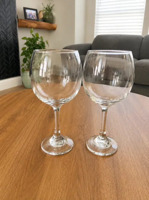 Stemmed Wine Glasses 