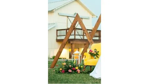 Medium Triangle Arbor