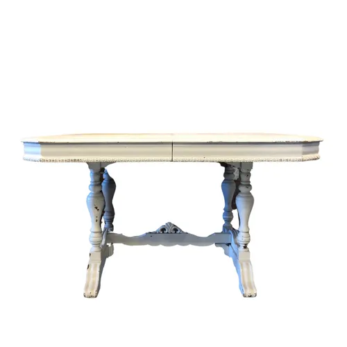 White Sweetheart Table