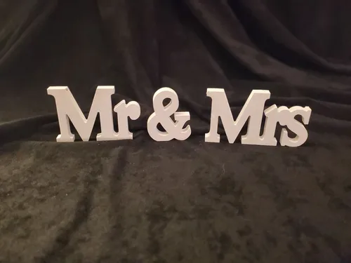 TABLESCAPE: white Mr & Mrs print font 