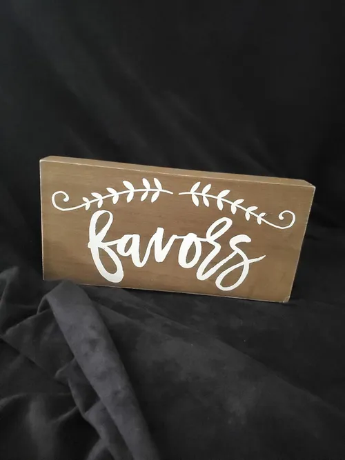 SIGN: favors rustic wood