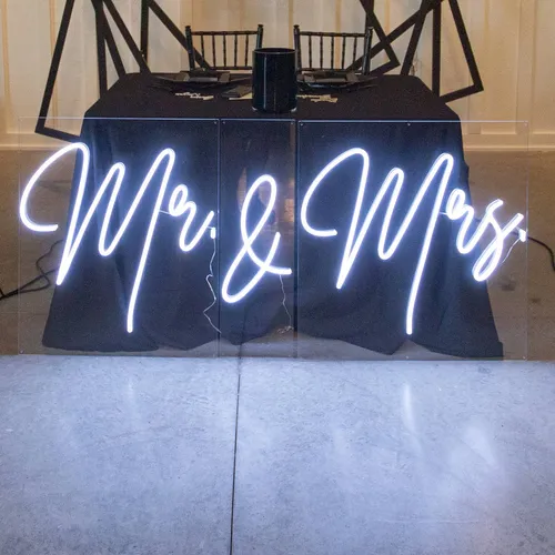 NEON: Mr. & Mrs.