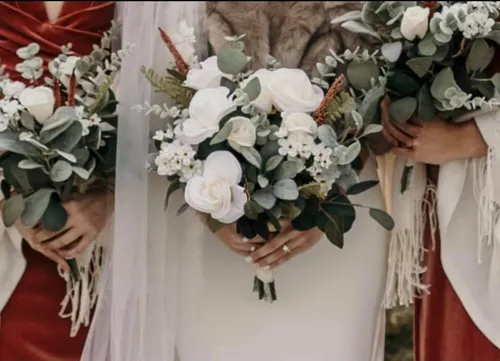 FLORALS: 1 bridal bouquet + 6 bridesmaids bouquets. (set of 7) 