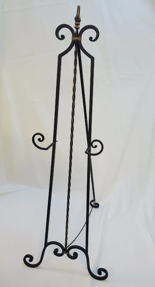 EASEL: black gold metal floor