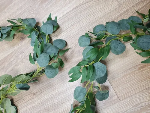 GREENERY: eucalyptus garland with pointed leaves 