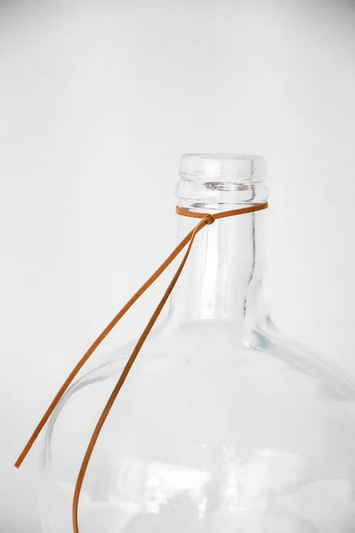 Ronde, bolle vaas, lange hals