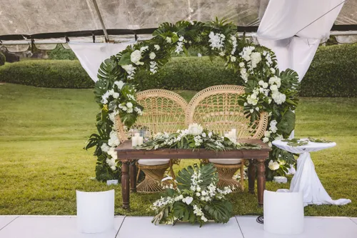Kona Sweetheart Farm Table