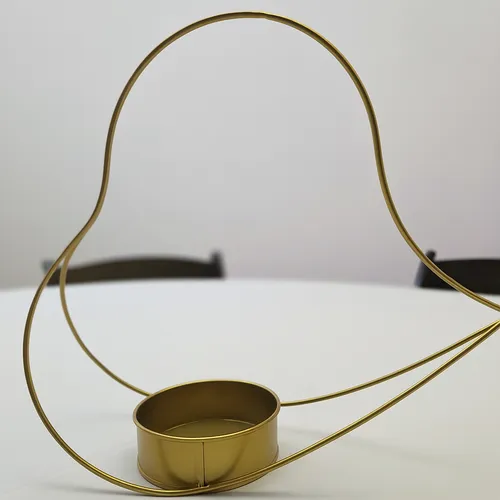 Heart-like gold metal centerpiece stand