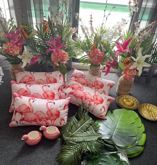 Assorted Hawaiian, Island and Beach Themed Items