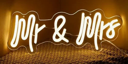 Neon Light up 'Mr & Mrs' sign 