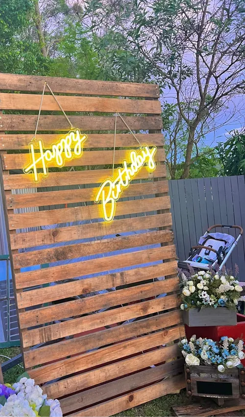 Neon Light up 'HAPPY BIRTHDAY' Sign