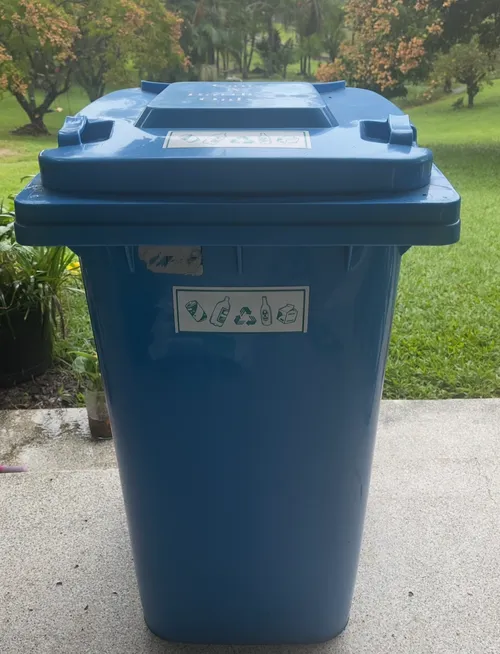 Wheelie Bin for recycling cans 