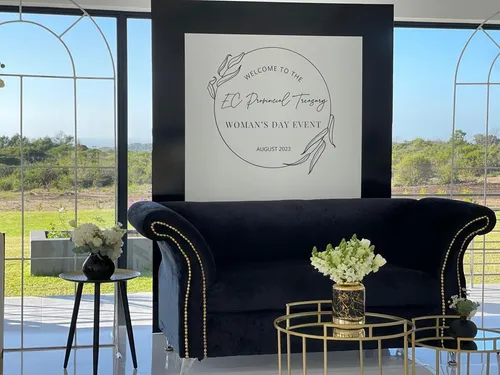 Backdrop - Black or White Aluminium