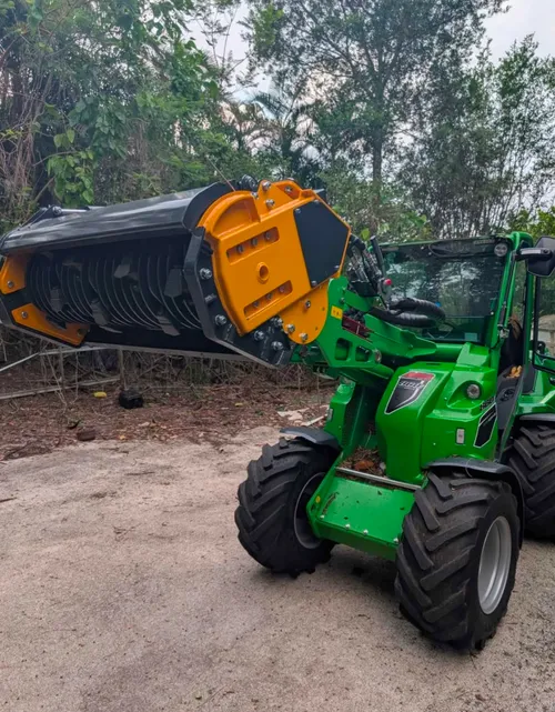 Avant 860i + Forestry Mulcher + 1 attachment