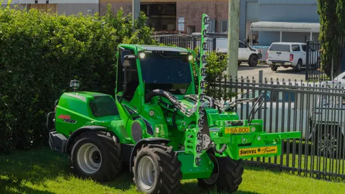 Avant 860i + Hedge trimmer cutting bar