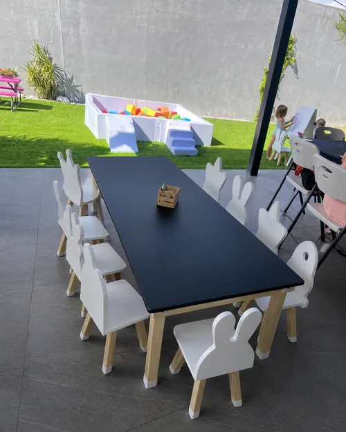 Paquete Mesa negra + 10 sillas para niños