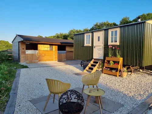 Shepherds Hut & Stables