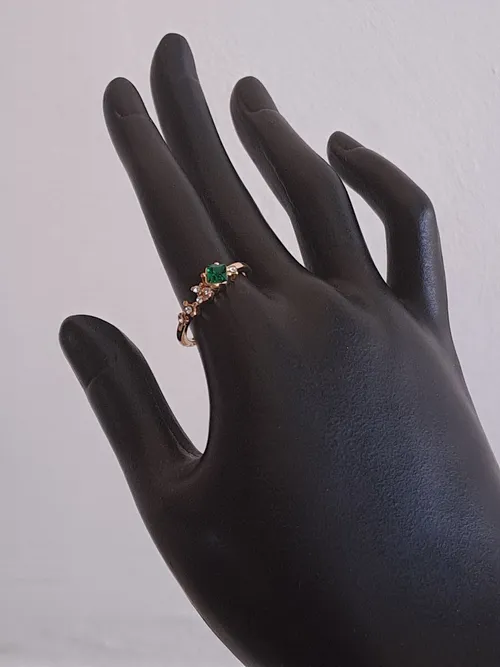 Emerald Small Gold Ring With Diamonds