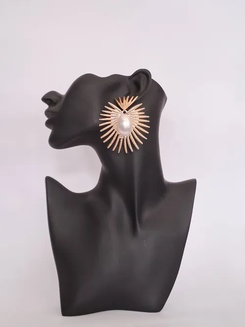 Drop Earrings with Oval Pearl