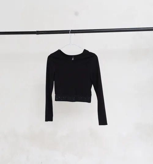Black Round Neck Cropped Top