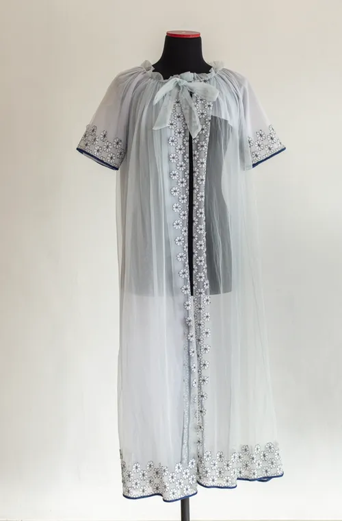 Vintage Dressing Gown with Daisies