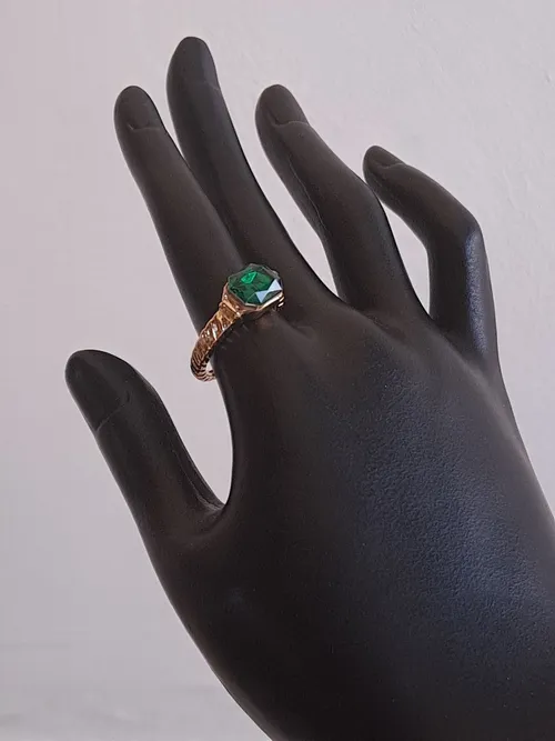 Emerald Twisted Gold Ring