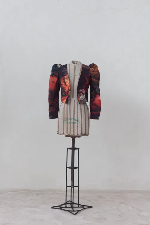 Floral Tuxedo Jacket with Puffed Shoulder