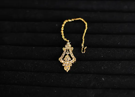  Rhinestone Brooch with Chain