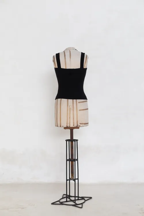  Sleeveless Black Top