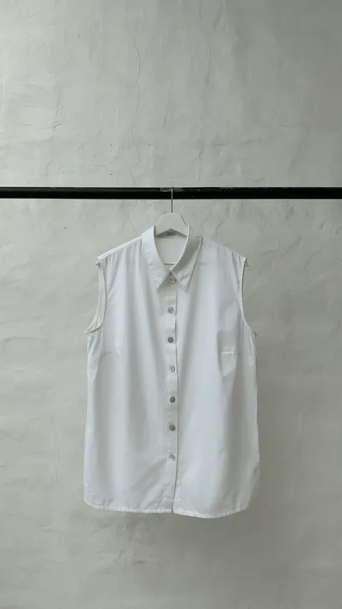 Sleeveless White Collar Blouse